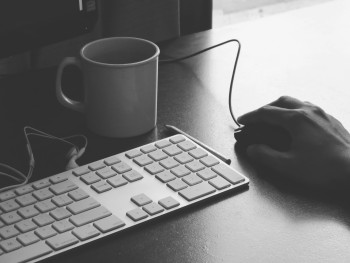 unsplash primer plano mano