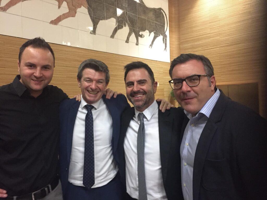 Equipo directivo de la compañia con Tomás Guillén